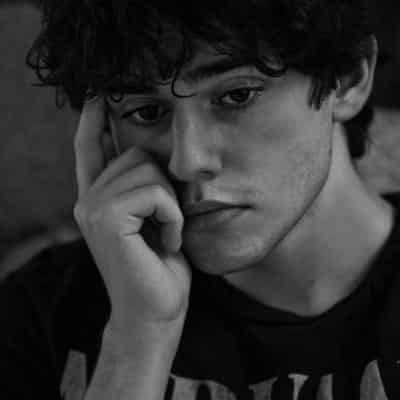 Dylan is portrayed by 23-years-old British actor Rhys Matthew Bond.