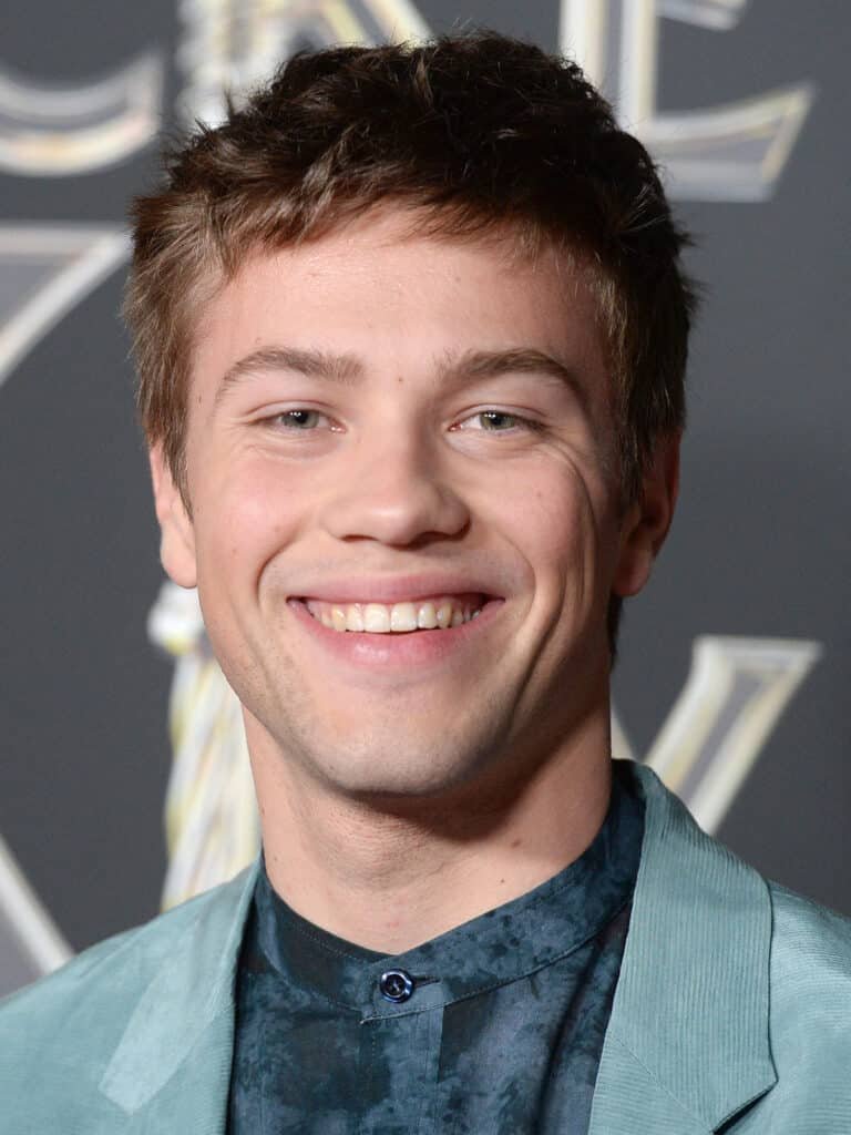 Connor Jessup is the leading actor in Locke & Key Season 2 cast.