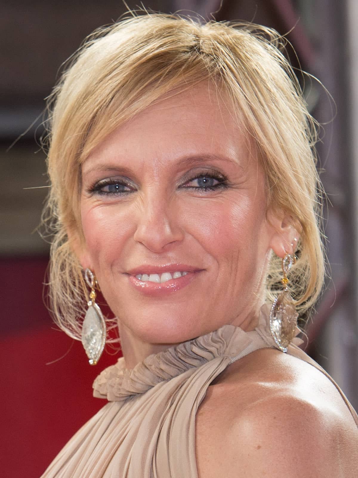 Peces of Her Netflix Cast: Toni Collette as Laura Oliver in Pieces of Her Netflix