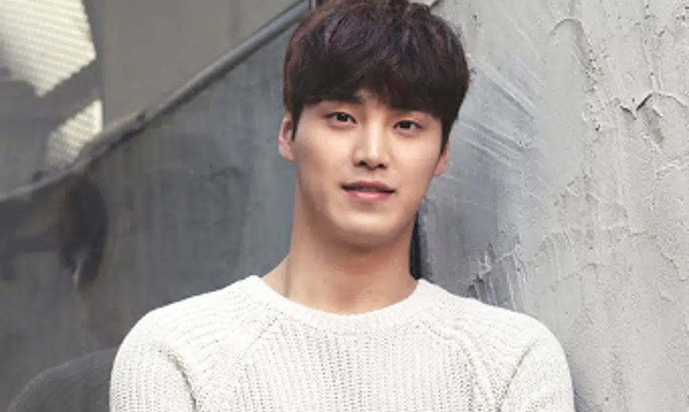 Thirty-Nine Cast - Lee Tae-hwan as Park Hyun-joon