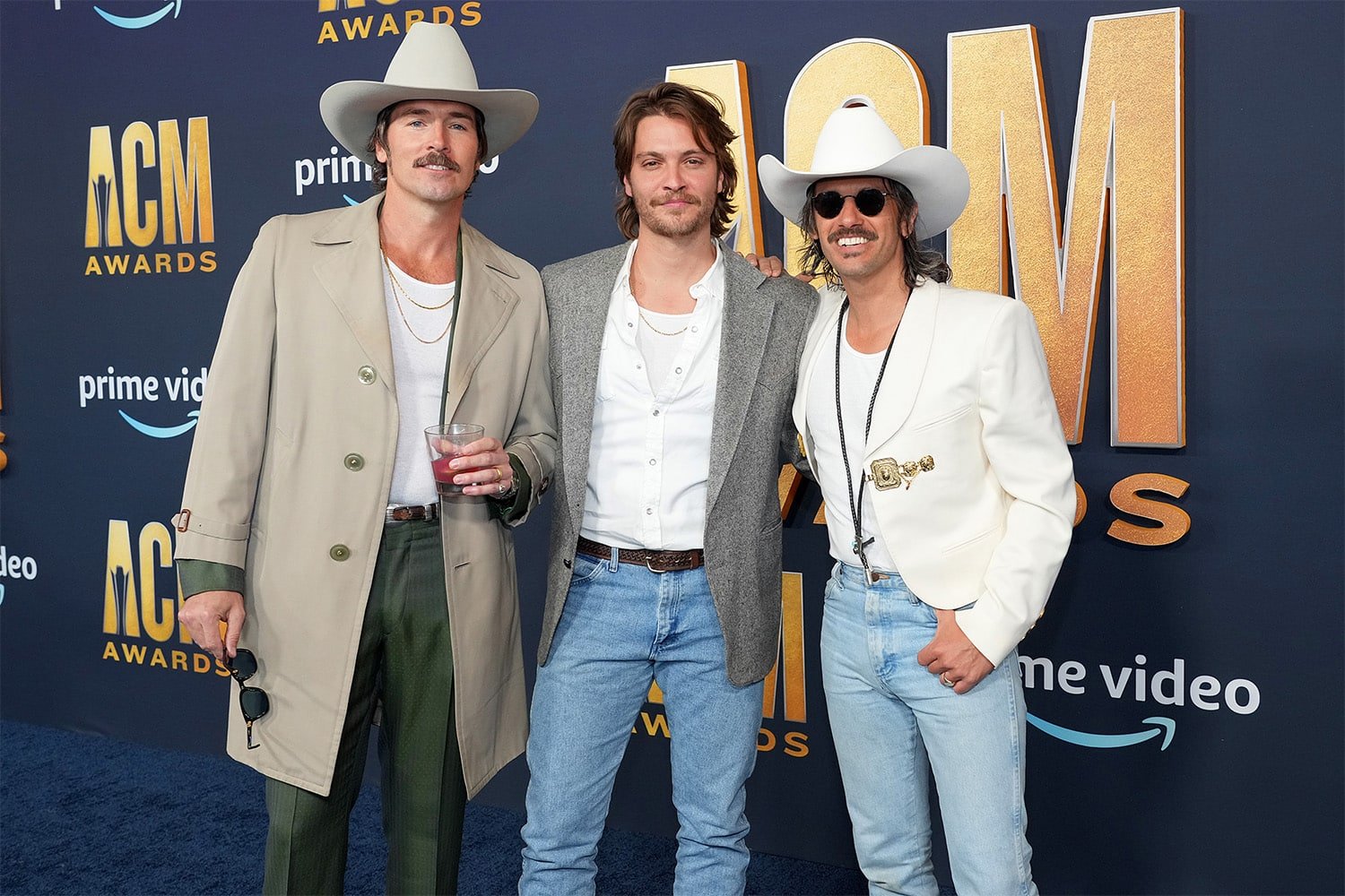 Luke Grimes (in the middle)