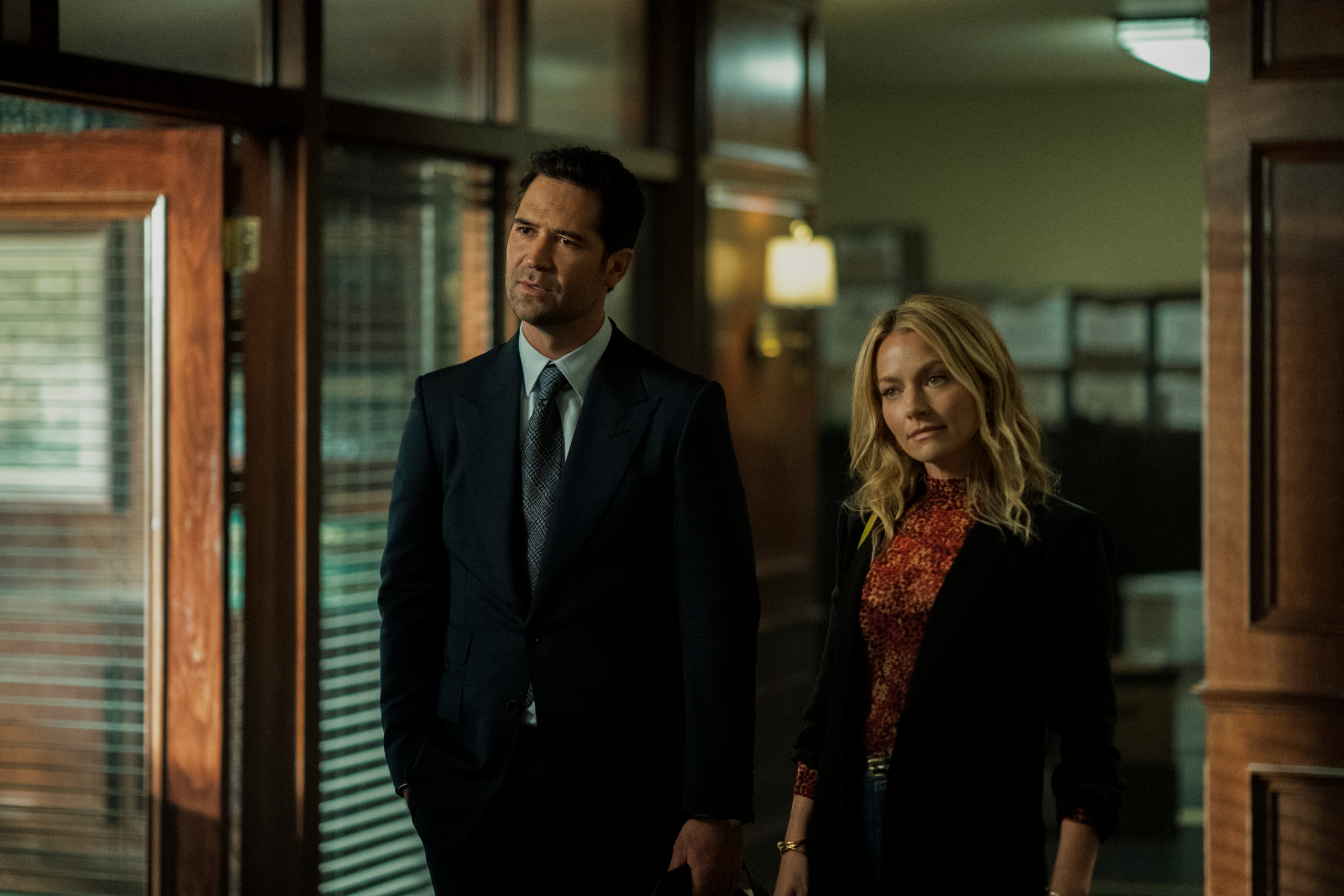 Manuel Garcia-Rulfo as Mickey Haller and Becki Newton as Lorna in The Lincoln Lawyer