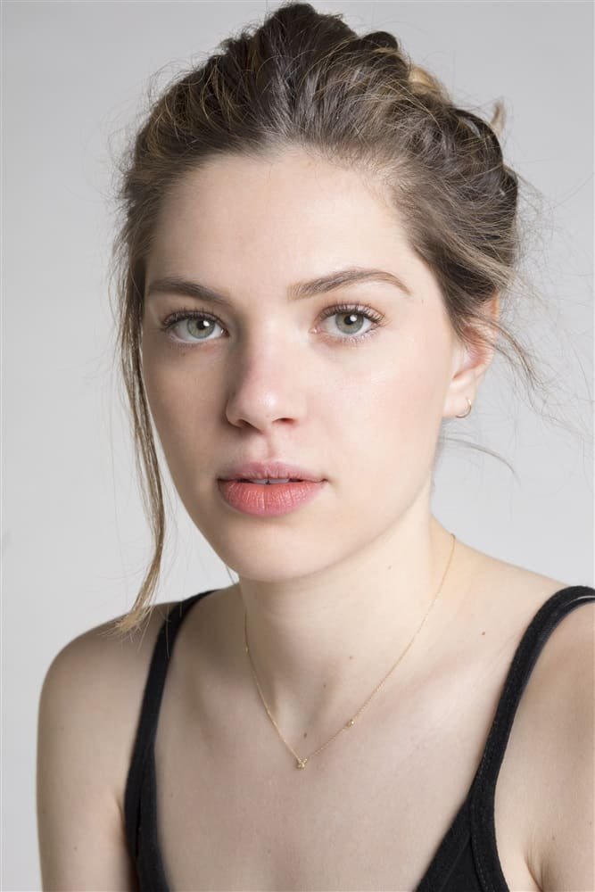 Ella Pellegrini as Vanessa