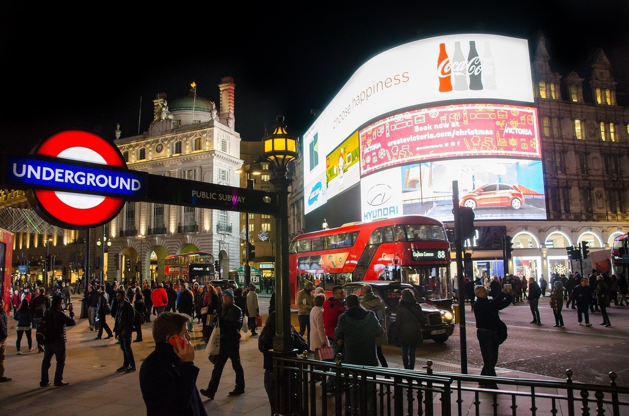 All Harry Potter Filming Locations - Piccadilly Circus